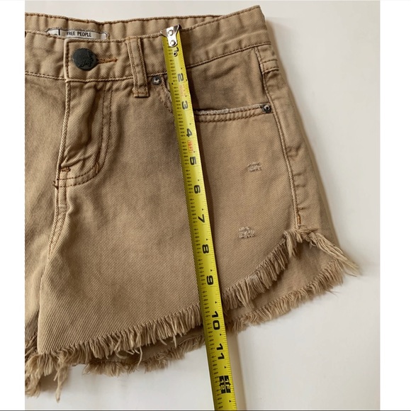 Free People Distressed Fray Hem Jean Shorts 24 - Picture 12 of 15